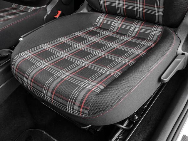 Volkswagen UP! 1.0 TSI 115pk GTI · Camera · P-Sensoren · Cruise Control · Stoelverwarming · Climatronic · 17'' Inch ·