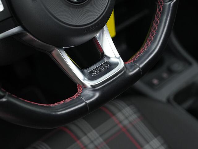 Volkswagen UP! 1.0 TSI 115 pk GTI | Panoramadak | Beats | Achteruitrijcamera | Stoelverwarming | Navgatie