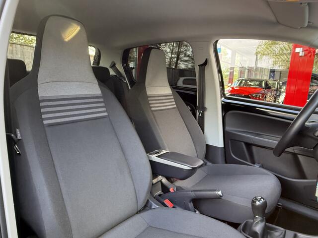 Volkswagen UP! 1.0 *!* NAVI/ CRUISE/ LMV/ CAMERA/ PRIVACY GLAS *!*