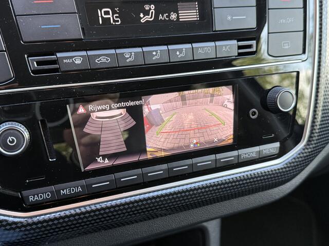 Volkswagen UP! 1.0 *!* NAVI/ CRUISE/ LMV/ CAMERA/ PRIVACY GLAS *!*