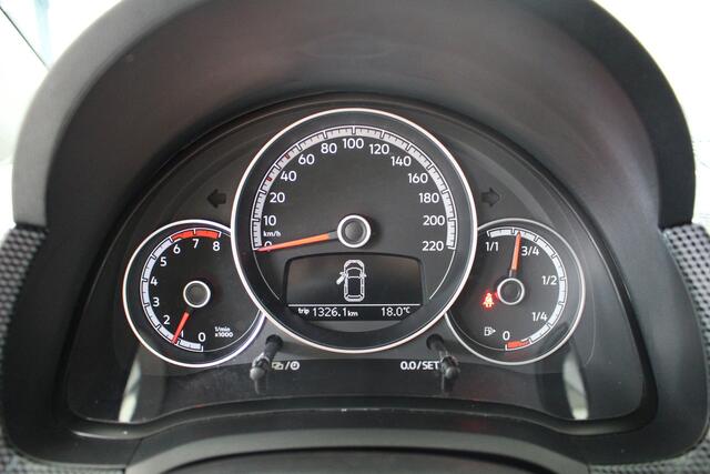 Volkswagen UP! 1.0 Climate Control | Camera | Cruise Control |