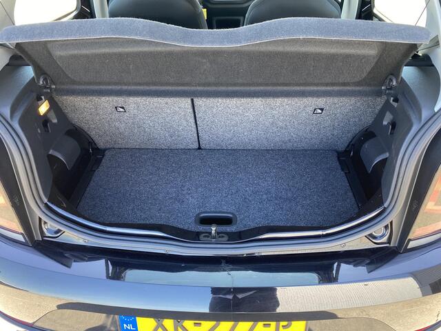Volkswagen UP! 1.0 BMT move up! NL-auto! Airco, Bluetooth, 5-deurs, All-season banden, complete historie