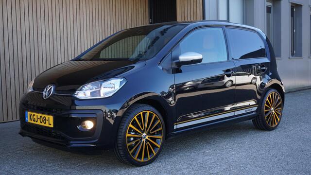 Volkswagen UP! 1.0 75pk 5Drs Automaat Special Up! Pano.Dak 17inch LM Beats Trekhaak A-Camera Cruise Control 37891km! Unieke Up!