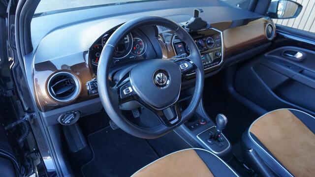 Volkswagen UP! 1.0 75pk 5Drs Automaat Special Up! Pano.Dak 17inch LM Beats Trekhaak A-Camera Cruise Control 37891km! Unieke Up!