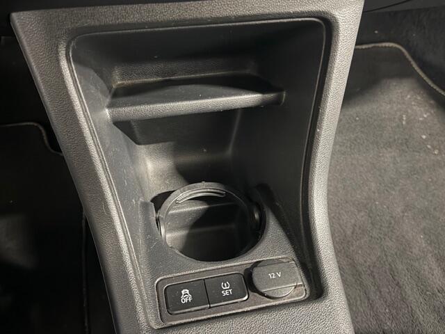 Volkswagen UP! 1.0 BMT high up! (Facelift) , Cruise control , Parkeersensor, Navi via APP, Lichtmetalen velgen, Telefoon integratie , Nieuwe APK , etc. Onderhoudshistorie vanaf 30.000 km hier volledig bekend en recent.