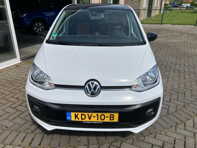 Volkswagen UP! 1.0 high up met R-line pakket!
