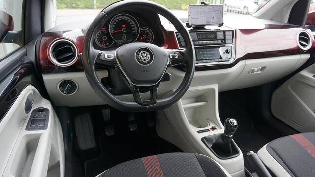 Volkswagen UP! 1.0 60pk 5Drs Colour Up! Pano.Dak 17inch LM Beats A-Camera CLima Stoelverwarming *Uniek* 17348km!