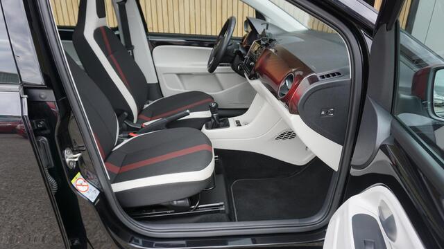 Volkswagen UP! 1.0 60pk 5Drs Colour Up! Pano.Dak 17inch LM Beats A-Camera CLima Stoelverwarming *Uniek* 17348km!