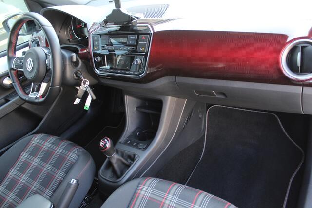 Volkswagen UP! 1.0 TSI GTI / Navi by App / DAB / Parkeerhulp achter / Stoelverwarming / Cruise Control