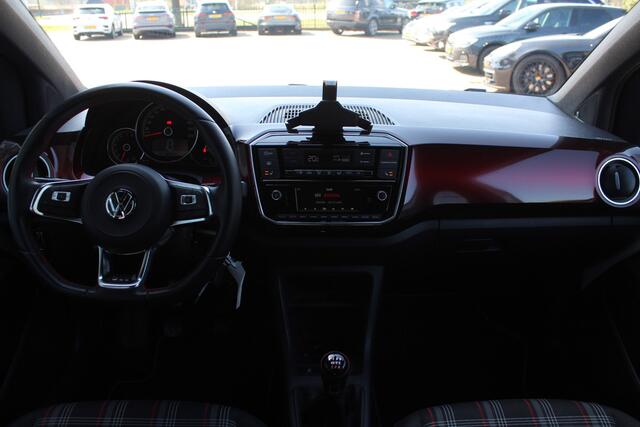 Volkswagen UP! 1.0 TSI GTI / Navi by App / DAB / Parkeerhulp achter / Stoelverwarming / Cruise Control