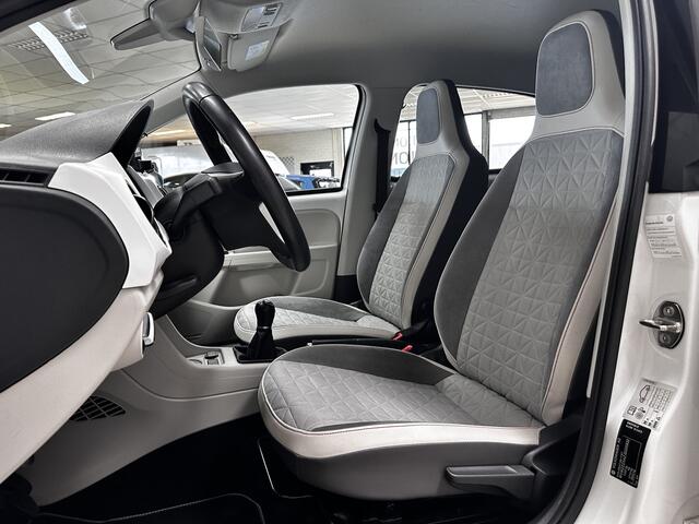 Volkswagen UP! 1.0 BMT up! beats/ TREKHAAK!/ 5-Drs/ Audio-Premium/ 15'' LMV/ Airco/ Maps+More/ Bluetooth/ LEDER. Stuur/ Half-Leder/ Extra getint glas/ Elek. pakket/ Isofix.