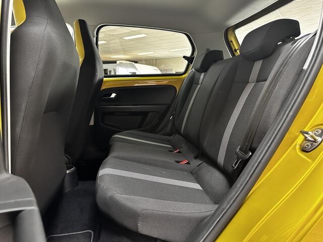 Volkswagen UP! 1.0 BMT R-Line/ Maps+More!/ Camera/ 17''LMV/ Cruise!/ DAB+/ Airco/ Bluetooth/ Multi.LEDER.Stuur/ Elek.Pakket/ Isofix/ PDC Achter.