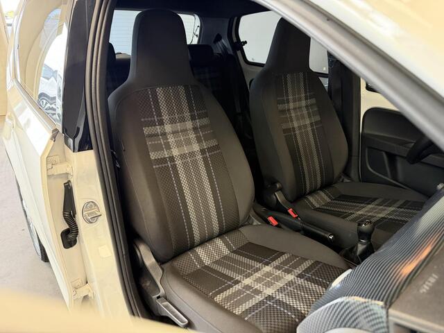 Volkswagen UP! 1.0 BMT high up! | Stoelverwarming | Bluetooth | DAB | Lichtmetaal |