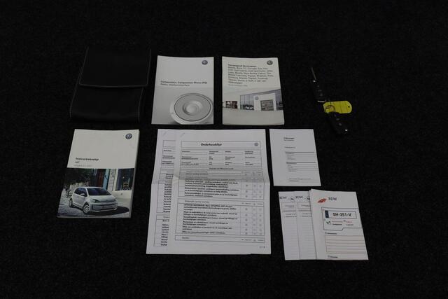 Volkswagen UP! 1.0 BMT move up! 2018 NAP | Airco | Bluetooth | Elektrishe ramen + spiegels | Automatische verlichting | Goede allseason banden