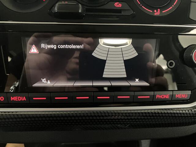 Volkswagen UP! 1.0 BMT move up! / Nederlandse Auto / Netjes Onderhouden / All Seasonbanden / Parkeersensoren / Cruise Control / Airco / Bluetooth /