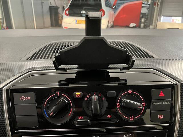 Volkswagen UP! 1.0 BMT move up! / Nederlandse Auto / Netjes Onderhouden / All Seasonbanden / Parkeersensoren / Cruise Control / Airco / Bluetooth /