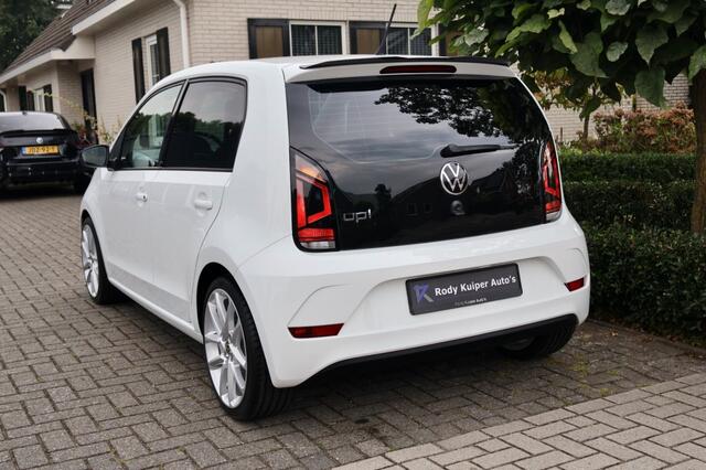 Volkswagen UP! 1.0 (65pk) Airco/Lane assist/DAB/17 Inch/Stoelverwarming