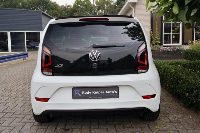 Volkswagen UP! 1.0 (65pk) Airco/Lane assist/DAB/17 Inch/Stoelverwarming