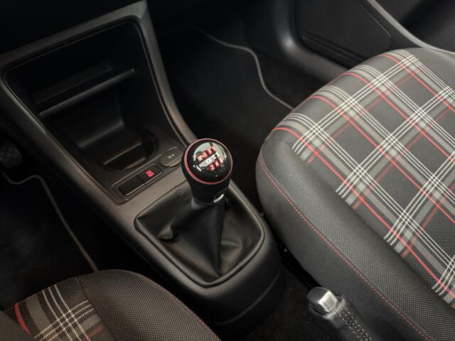 Volkswagen UP! 1.0 TSI GTI / Pano / Stoelverw. / Clima