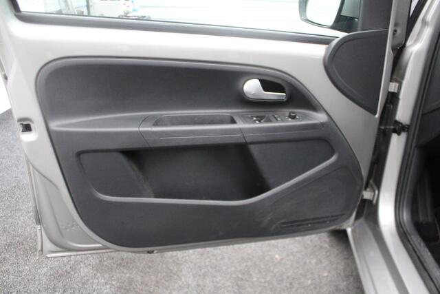 Volkswagen UP! 1.0 BMT move up! nette 5-deurs met airco met nieuwe APK bij aflevering
