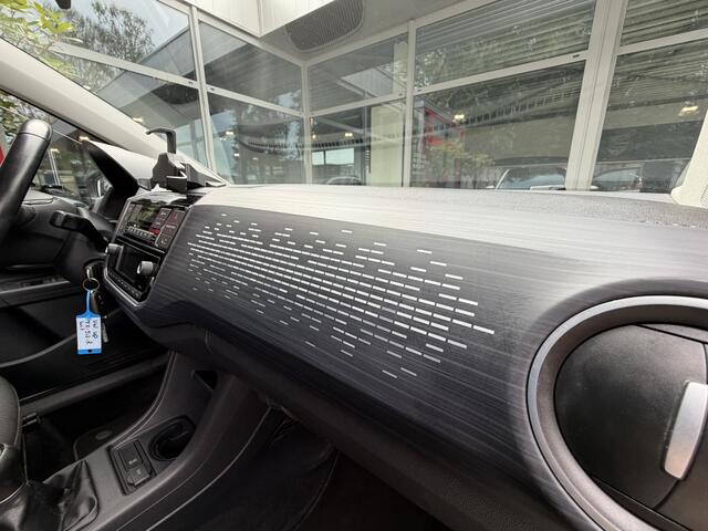 Volkswagen UP! 1.0 TSI 90pk! *!* PANORAMADAK/ NAVI/ LMV/ STOELVERWARMING *!*