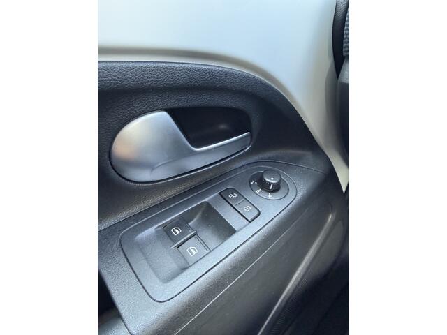 Volkswagen UP! 1.0 BMT Camera / Cruise / Airco / Parkeersensoren / Stoelverwarming