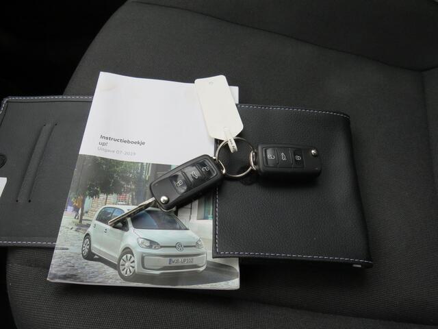 Volkswagen UP! 1.0 BMT move up! Executive * Rijklaarprijs incl. garantie * Airco * DAB+ * Bluetooth * 5 Deurs * Led *