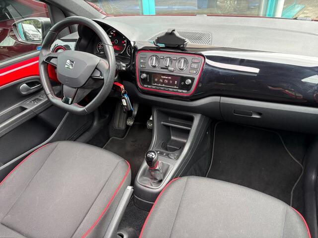 Volkswagen UP! 1.0 SPORT Panorama, Cruise, 16Inch, Beats Audio