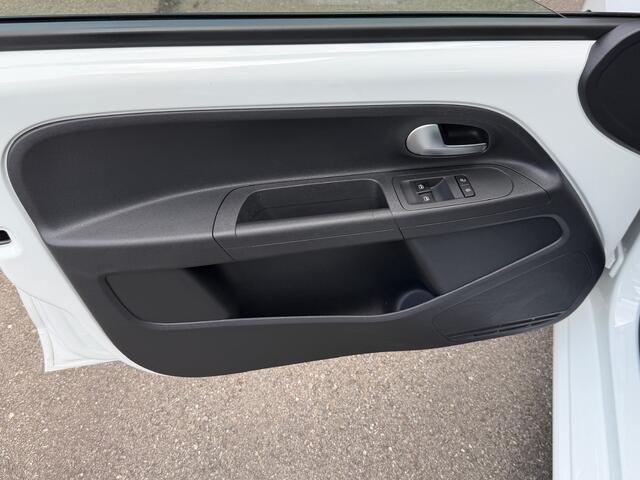 Volkswagen UP! 1.0 5-deurs | Camera | Cruise | Airco | Bluetooth | PDC | Rijklaar incl. 1 jaar Bovag garantie