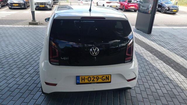 Volkswagen UP! 1.0 R-Line | AIRCO | PDC+CAMERA | 17" INCH | BLUETOOTH |