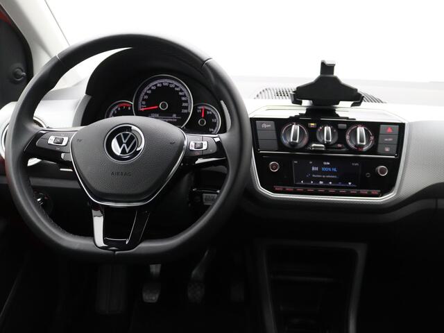 Volkswagen UP! 1.0 65PK | Airco | Achteruitrijcamera | Parkeersensoren achter | Lichtmetalen velgen |