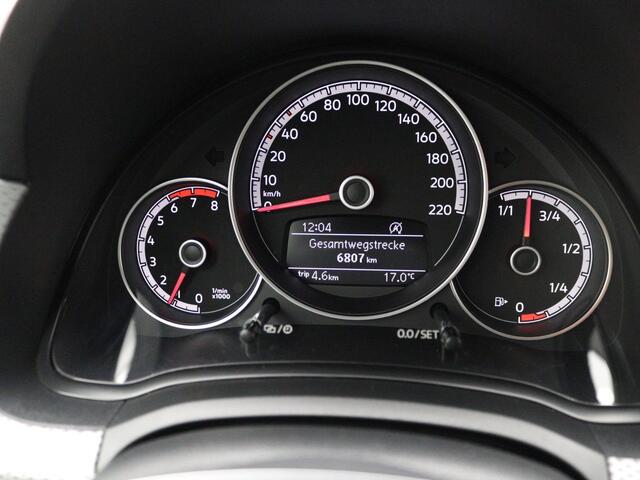 Volkswagen UP! 1.0 65PK | Airco | Achteruitrijcamera | Parkeersensoren achter | Lichtmetalen velgen |