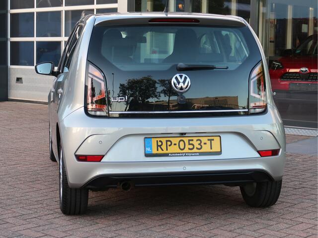 Volkswagen UP! 1.0 TSI 90pk high up! | Parkeersensoren | Cruise Control | Camera |