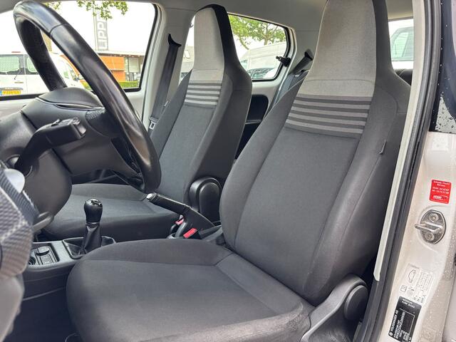 Volkswagen UP! 1.0 BMT High Up | Stoelverarming | Parkeersensoren | Bluetooth | Cruise
