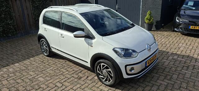 Volkswagen UP! CROSS 1.0 high up! BlueMotion NAVIGATIE