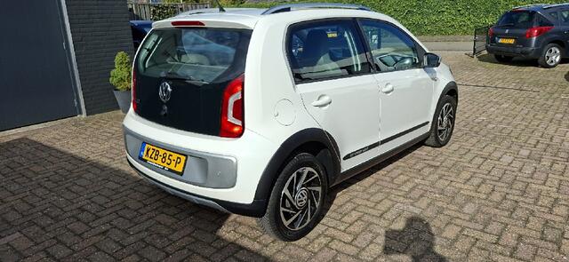 Volkswagen UP! CROSS 1.0 high up! BlueMotion NAVIGATIE