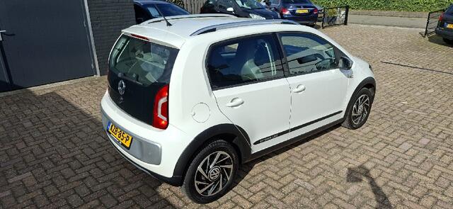 Volkswagen UP! CROSS 1.0 high up! BlueMotion NAVIGATIE
