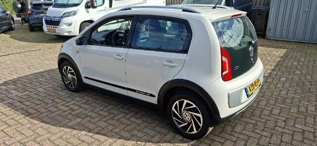 Volkswagen UP! CROSS 1.0 high up! BlueMotion NAVIGATIE