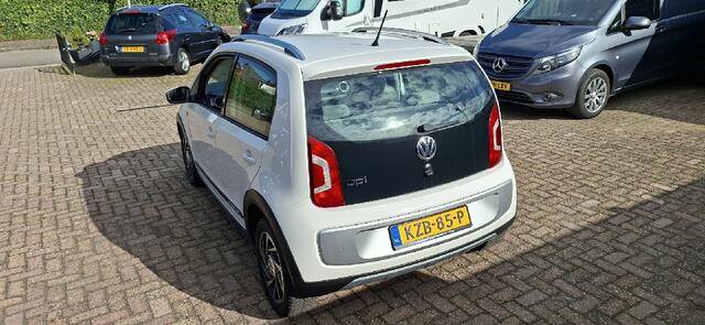 Volkswagen UP! CROSS 1.0 high up! BlueMotion NAVIGATIE