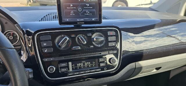 Volkswagen UP! CROSS 1.0 high up! BlueMotion NAVIGATIE