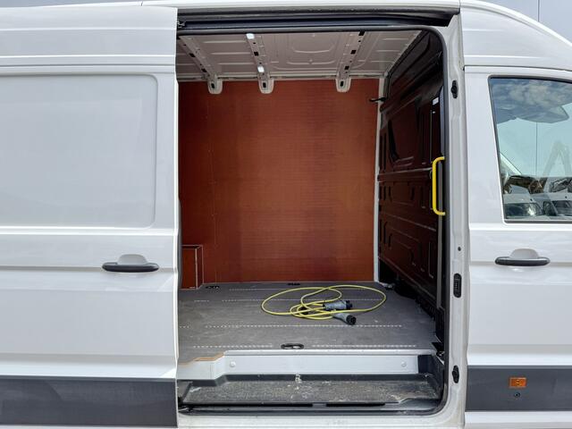 Volkswagen e-Crafter 36kWh 136PK L3H3 Elektrisch 36kWh 173km WLTP Climate Control Cruise Control LED Parkeersensor voor achter Camera Stoelverwarming Lucht geveerde stoel