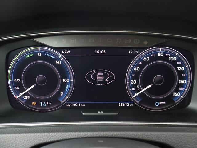 Volkswagen e-Golf E-DITION | 136 PK | Navigatiesysteem | Verwarmbare voorstoelen | Digital cockpit |
