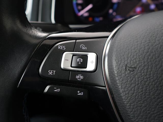 Volkswagen e-Golf E-DITION | 136 PK | Navigatiesysteem | Verwarmbare voorstoelen | Digital cockpit |