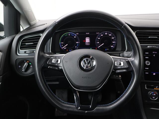 Volkswagen e-Golf E-DITION | 136 PK | Navigatiesysteem | Verwarmbare voorstoelen | Digital cockpit |