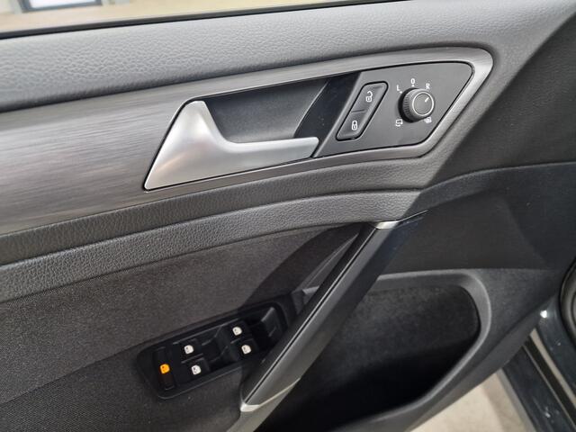 Volkswagen e-Golf | Navi | Camera | PDC | Stoelverwarming | Apple carplay
