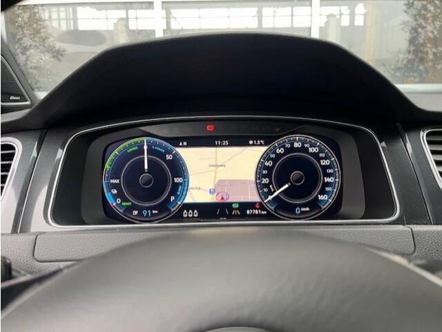 Volkswagen e-Golf 100KW - LEDER - SPORTST. - VIRTU - DYNAUDIO - CAMERA - 18 INCH