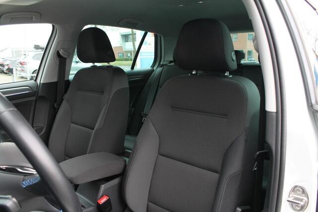 Volkswagen e-Golf E-DITION - Nieuwstaat - Warmtepomp - Virtual Cockpit - Stoelverw