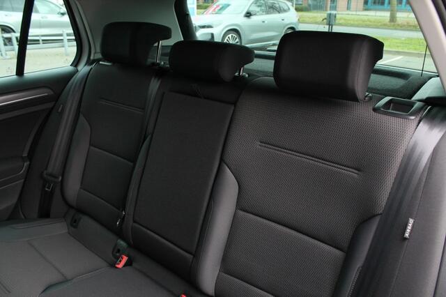 Volkswagen e-Golf E-DITION - Nieuwstaat - Warmtepomp - Virtual Cockpit - Stoelverw