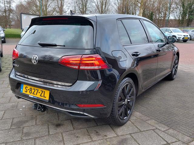 Volkswagen e-Golf e-Golf 136pk Automaat 5-Deurs | Warmtepomp | Navi | Apple Carplay+Android Auto | Clima | Adap. Cruise | Led Koplampen | Pdc V+A | Stoelverwarming | Privacy Glass | 17''lm | Trekhaak