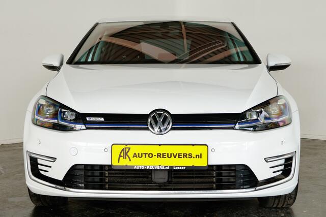 Volkswagen e-Golf e-Golf / Navi / ACC / CarPlay / LED